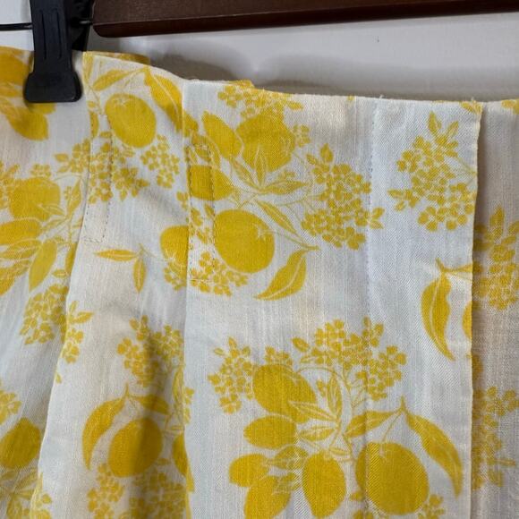 Ann Taylor Women’s Fruit Print Dress Shorts Size 6 - Picture 4 of 6